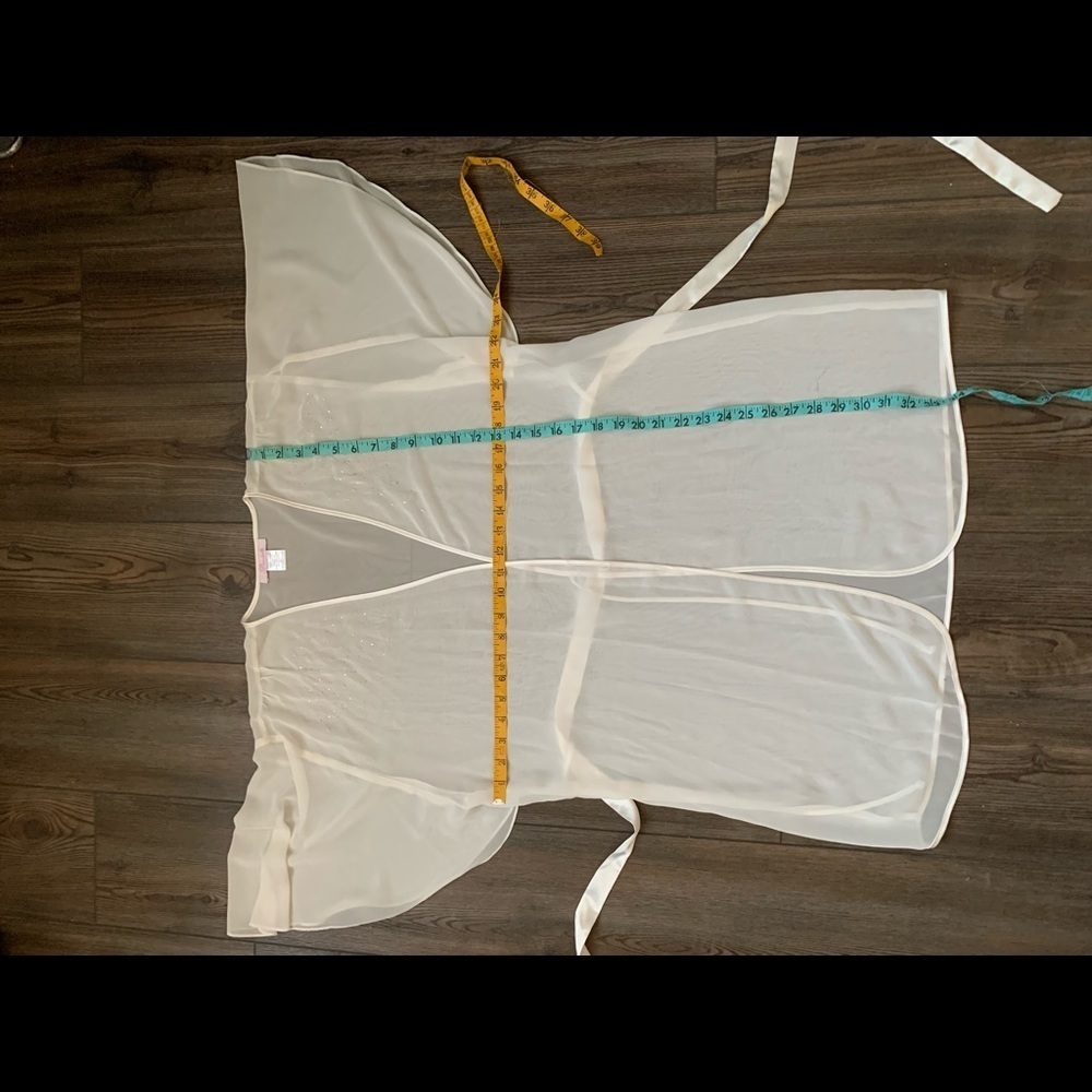 Robe - Picture 5 of 6